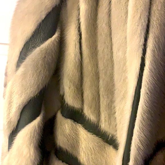 Listing is for a leather and Mink fur coat by Stertz Furs. - Picture 2 of 7